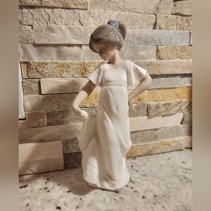 Nao by Lladro Collectible Porcelain Figurine : HOW PRETTY!